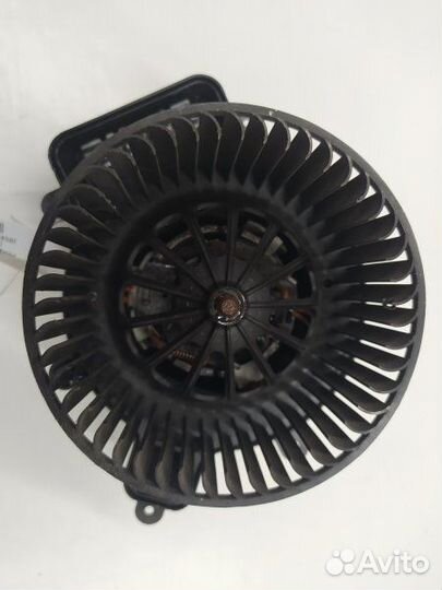 Б/У Моторчик печки Англия. С сопротивлением