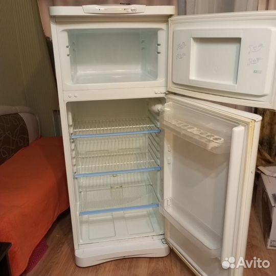 Холодильник Indesllт на запчасти