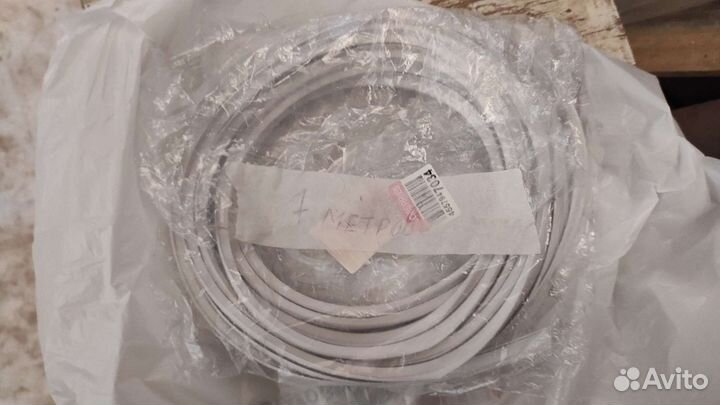 Плинтус подходит для натяжного потолка