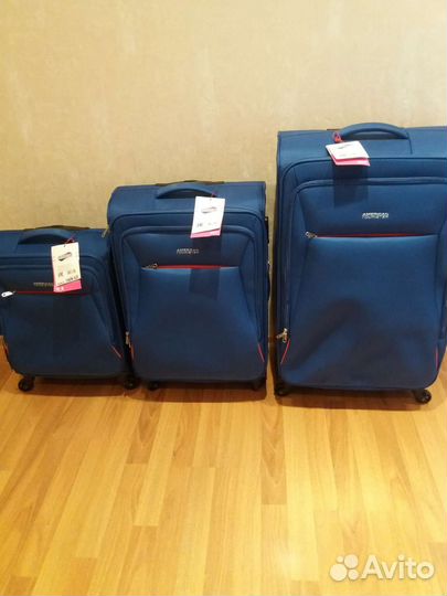 Чемодан на колесах тканевый