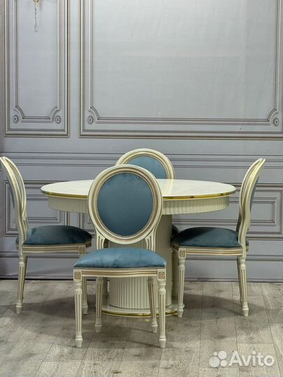 Стол и стулья