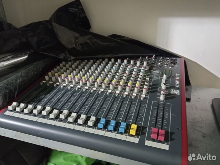 Микшерный пульт allen&heath ZED-16FX