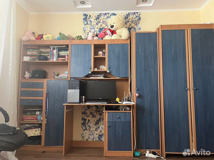 Стенка в детскую б/у Размер 2,5*1,5