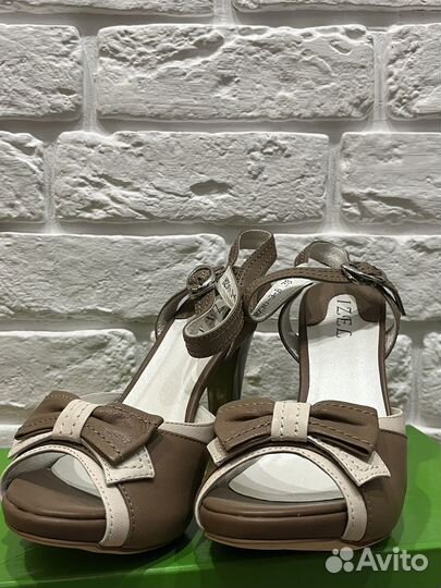 Новые женские босоножки