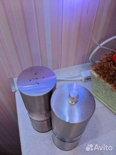 Солонка и перечница мельница