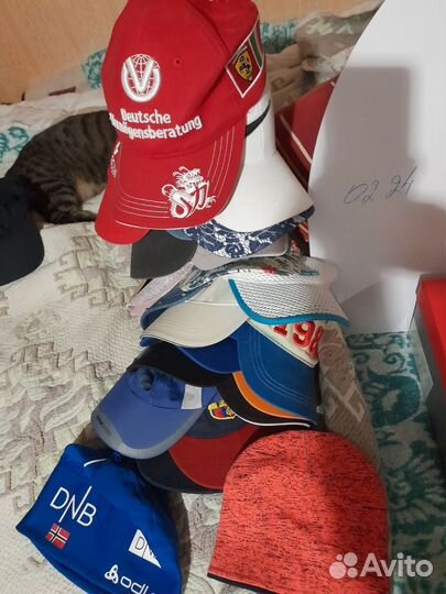 Кепки разные