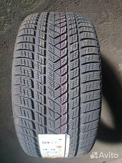 Pirelli Scorpion Winter RFT 275/40 R21 107V