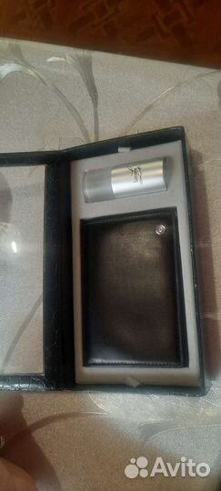 Кожаный кошелёк с бриллиантом