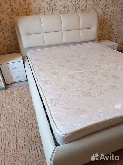 Кровать двухспальная с подьемным механизмом