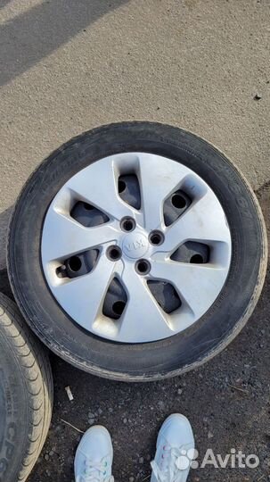 Штампованные диски r15 4x100 с колпаками + резина