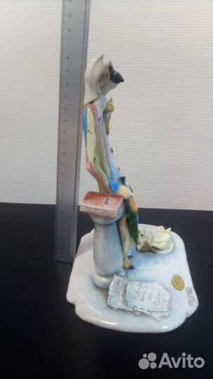 Фарфоровая статуэтка Маска. Италия