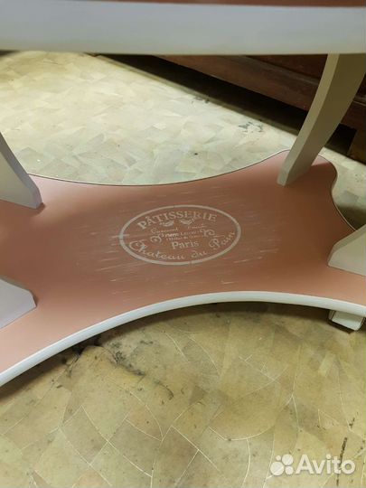 Журнальный столик на колесах