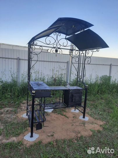 Кованый мангал с крышей