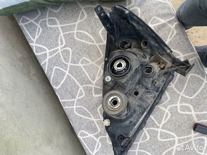 Продаю правую фару