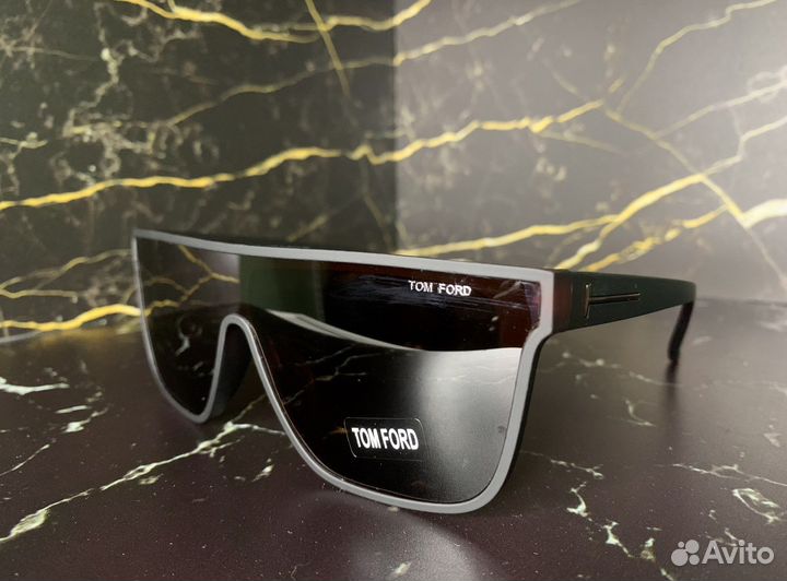 Солнцезащитные очки Tom Ford коричневые