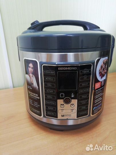 Мультиварка Redmond RMC-M252