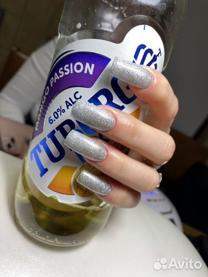 Модель на маникюр