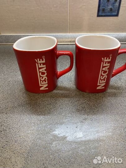 Красная кружка nescafe