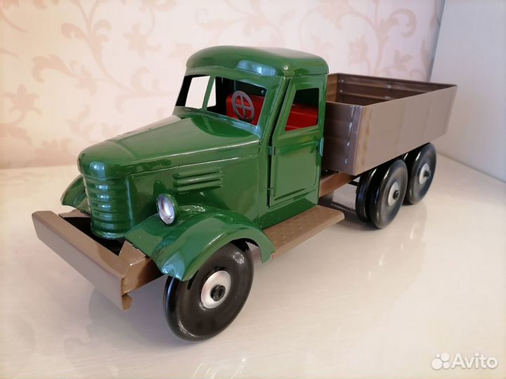 Продам большие советские игрушки грузовик зис 150