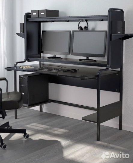 Компьютерный стол IKEA fredde