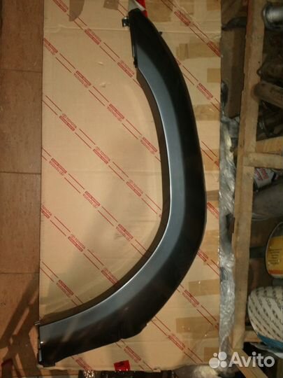 Накладка крыла левого Toyota Land Cruiser Prado