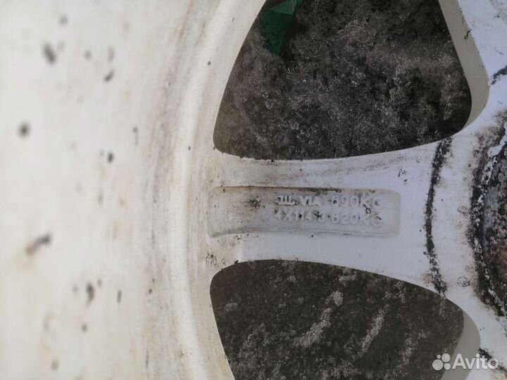 R17 Nokian Tyres Hakkapeliitta 8 225/50, PCD 4x114.3 DIA 70