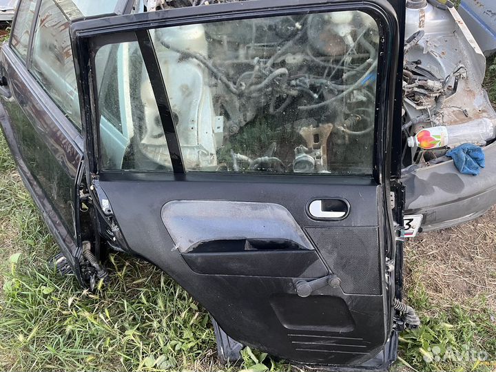 Задняя левая дверь Ford fusion