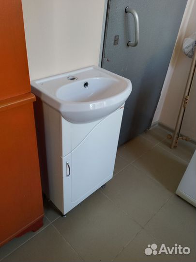 Тумба для ванной с раковиной бу