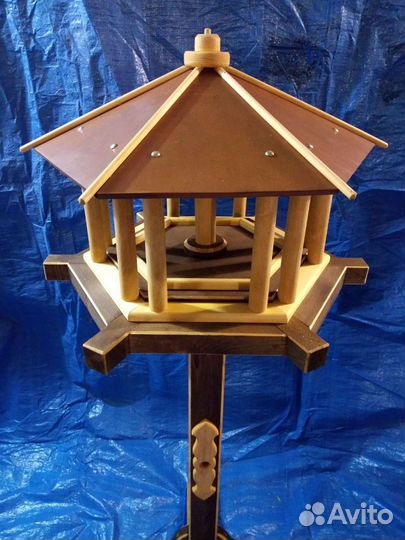 Кормушка декоративная на стойке