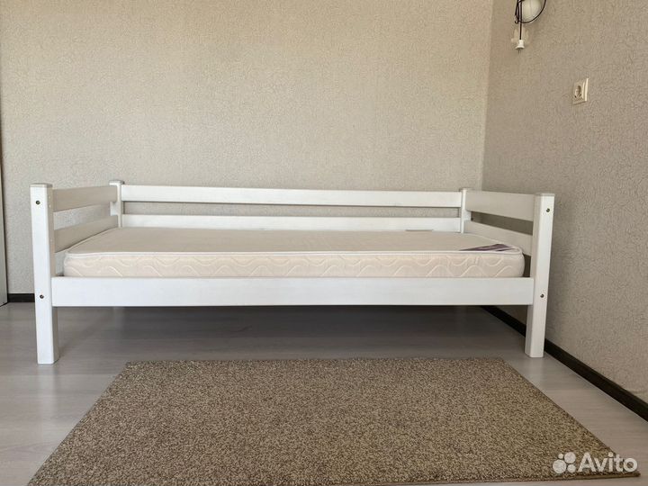 Детская кровать с матрасом