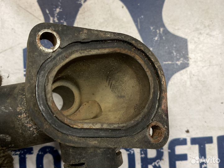 Фланец охлаждения Volkswagen Passat B5 050121133D