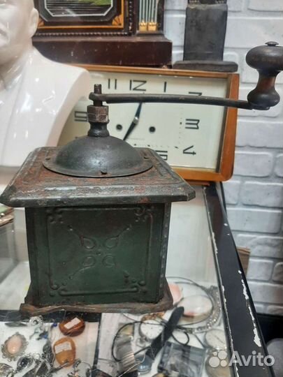 Кофемолка старинная