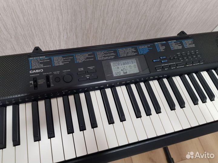 Синтезатор Casio ctk-1200 + стойка 61 клавиша