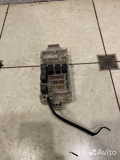 Блок предохронителей в салоне Mitsubishi Lancer 9