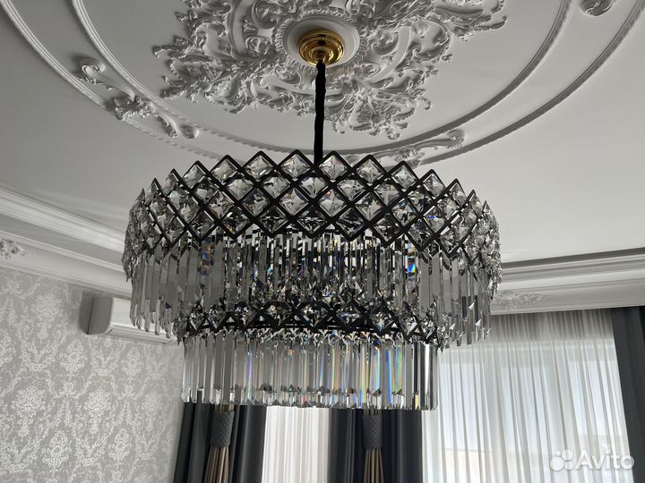 Продам люстру