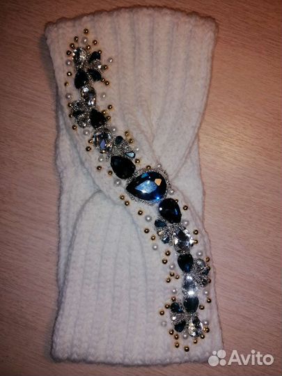 Вязаная повязка вышитая камнями