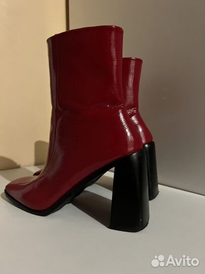 Красные лакированные полусапожки