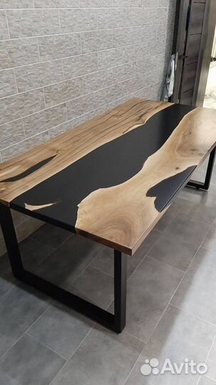 Стол из эпоксидной смолы