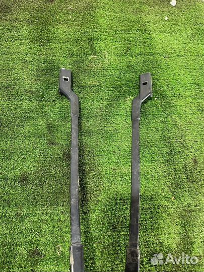 Поводок стеклоочистителя передний левый Ford Focus