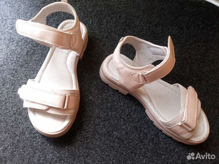 Сандалии для девочки новые