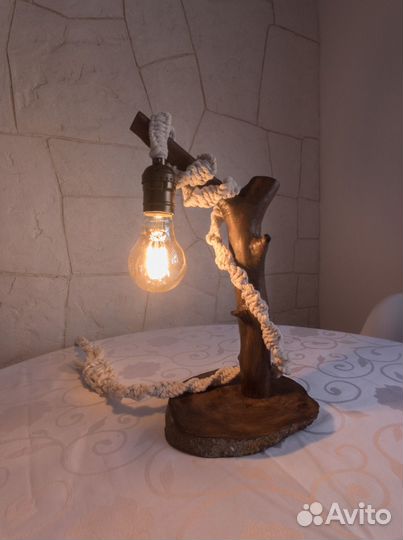 Настольный светильник