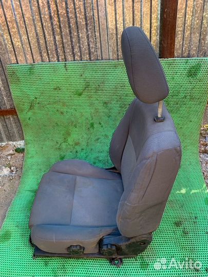 Сиденье переднее левое Nissan Almera N16 QG15DE