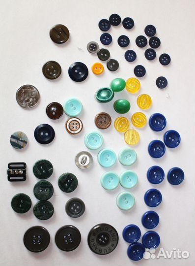 36 - Разноцветные пуговицы - 60 пуговиц