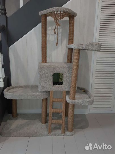 Кошачий домик с когтеточкой