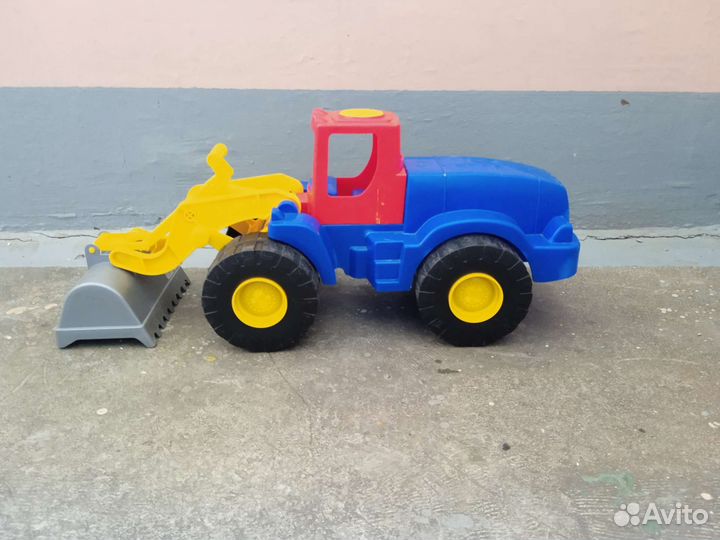 Детский трактор большой