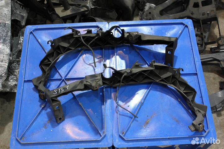 Кронштейн фар левый правый BMW 3 E90 (2007)