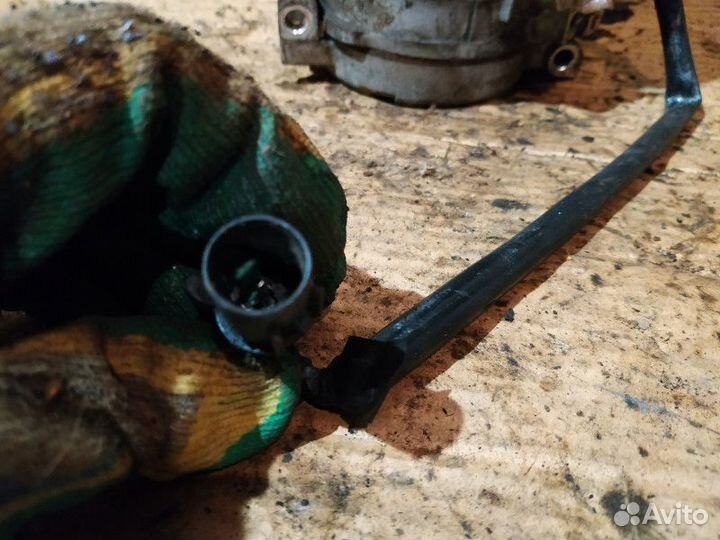 Компрессор кондиционера Mitsubishi Pajero 4