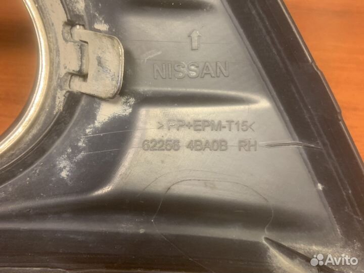 Противотуманная фара с накладкой Nissan x-trail