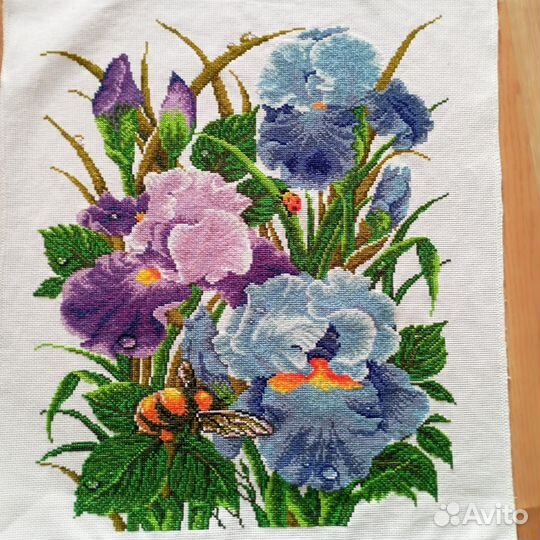 Картина вышитая крестом. Цветы