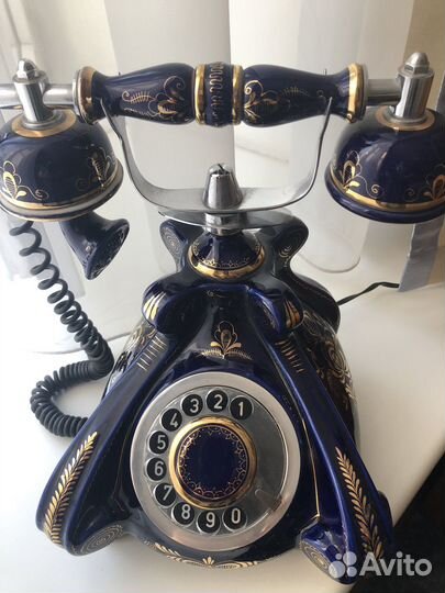 Телефон стационарный в стиле ретро